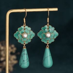 Elegant Floral Turquoise Earrings